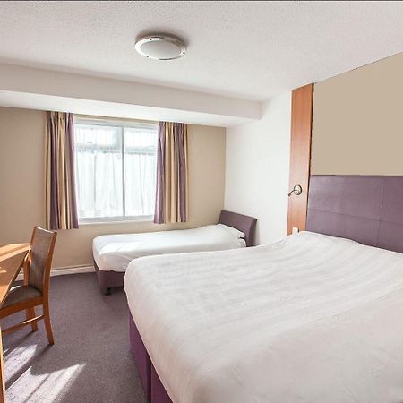 Premier Inn Солігалл Екстер'єр фото