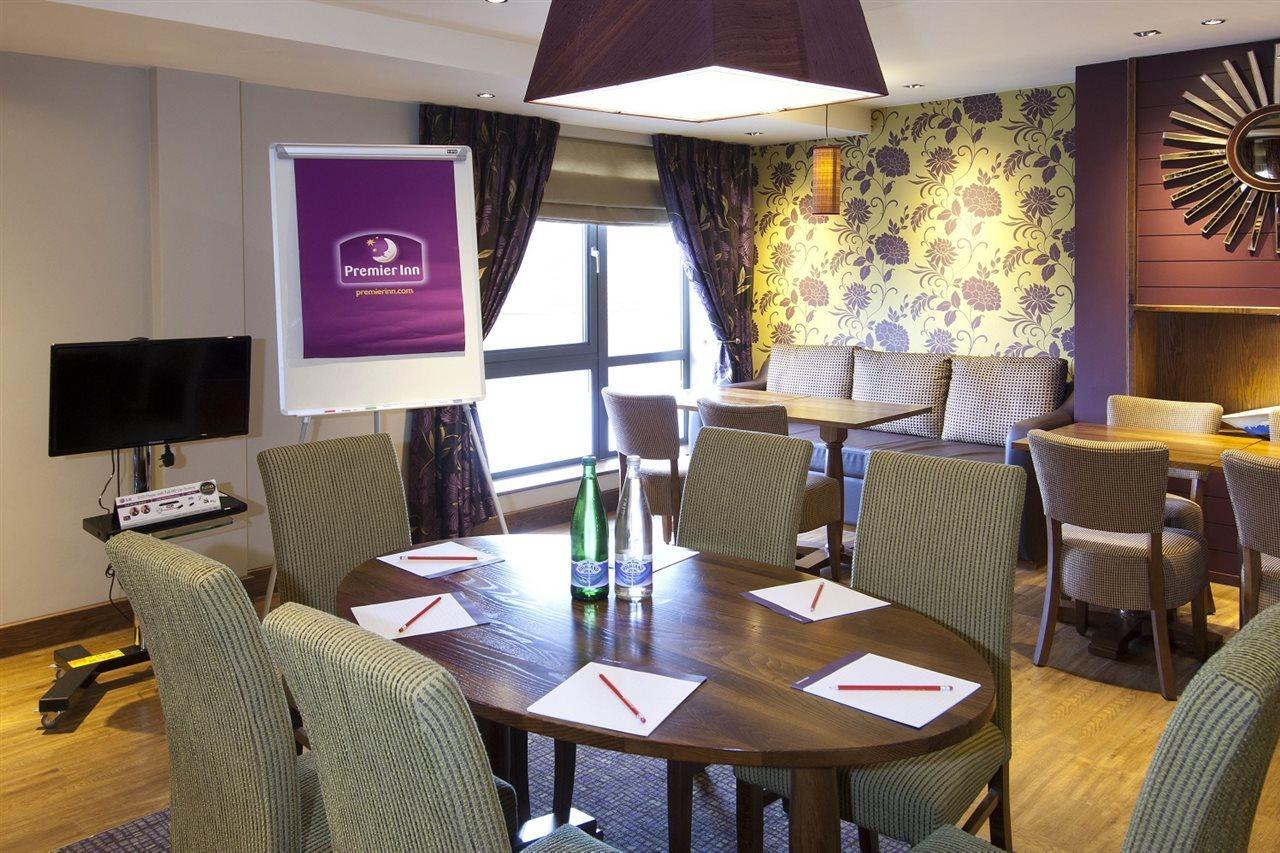 Premier Inn Солігалл Екстер'єр фото