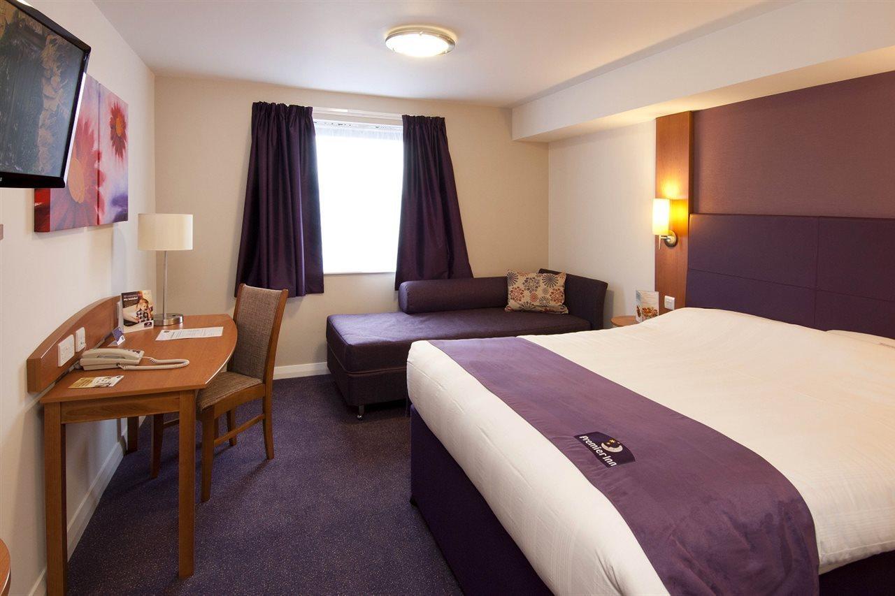 Premier Inn Солігалл Екстер'єр фото